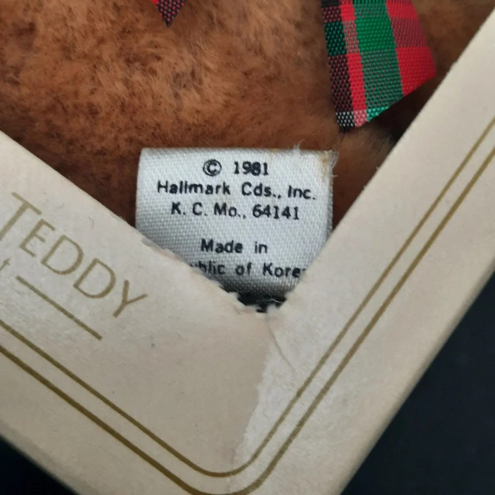 1981 Hallmark Christmas Teddy Plush Ornament in‎ Original Box – Made in Korea